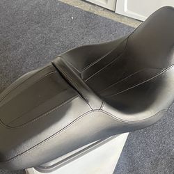 Harley Davidson 2018 Road Glide  Special Stock Seat