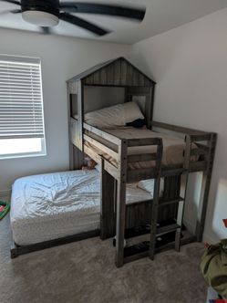 Treehouse L-Shaped Bunk Bed / Loft Bed (Twin over Full)