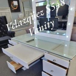 ✅️ WHITE VANITY DESK AND MIRROR ✅️✅️