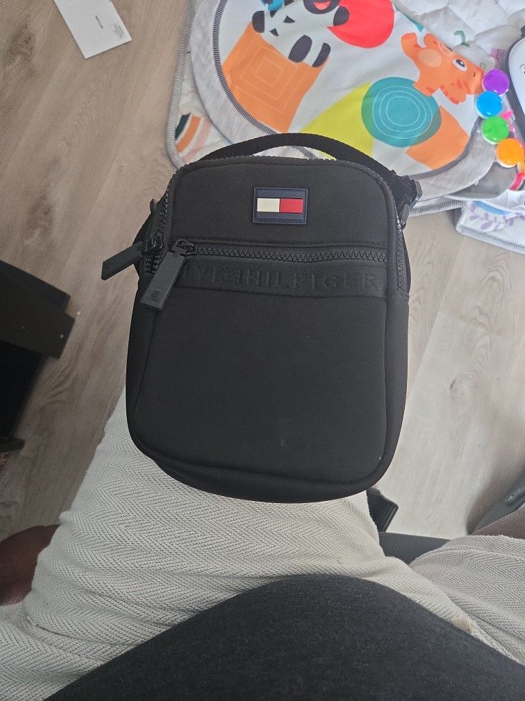 Tommy Hilfiger Black Crossboy
