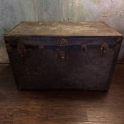Antique Industrial Steamer Trunk – Early 20th Century, Original Interior, Union-Made
