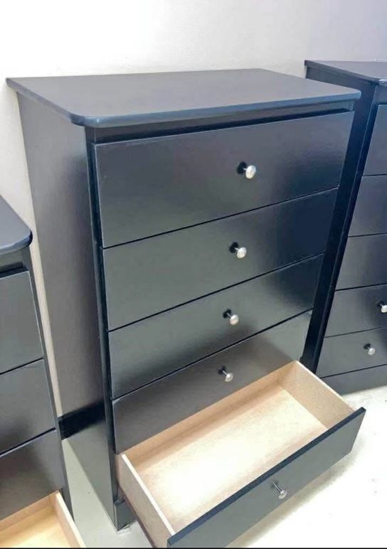 Five Drawers With Rails Dresser 