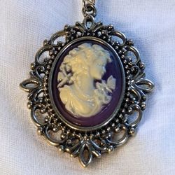 18k Gold Plated Resin Cameo Pendant