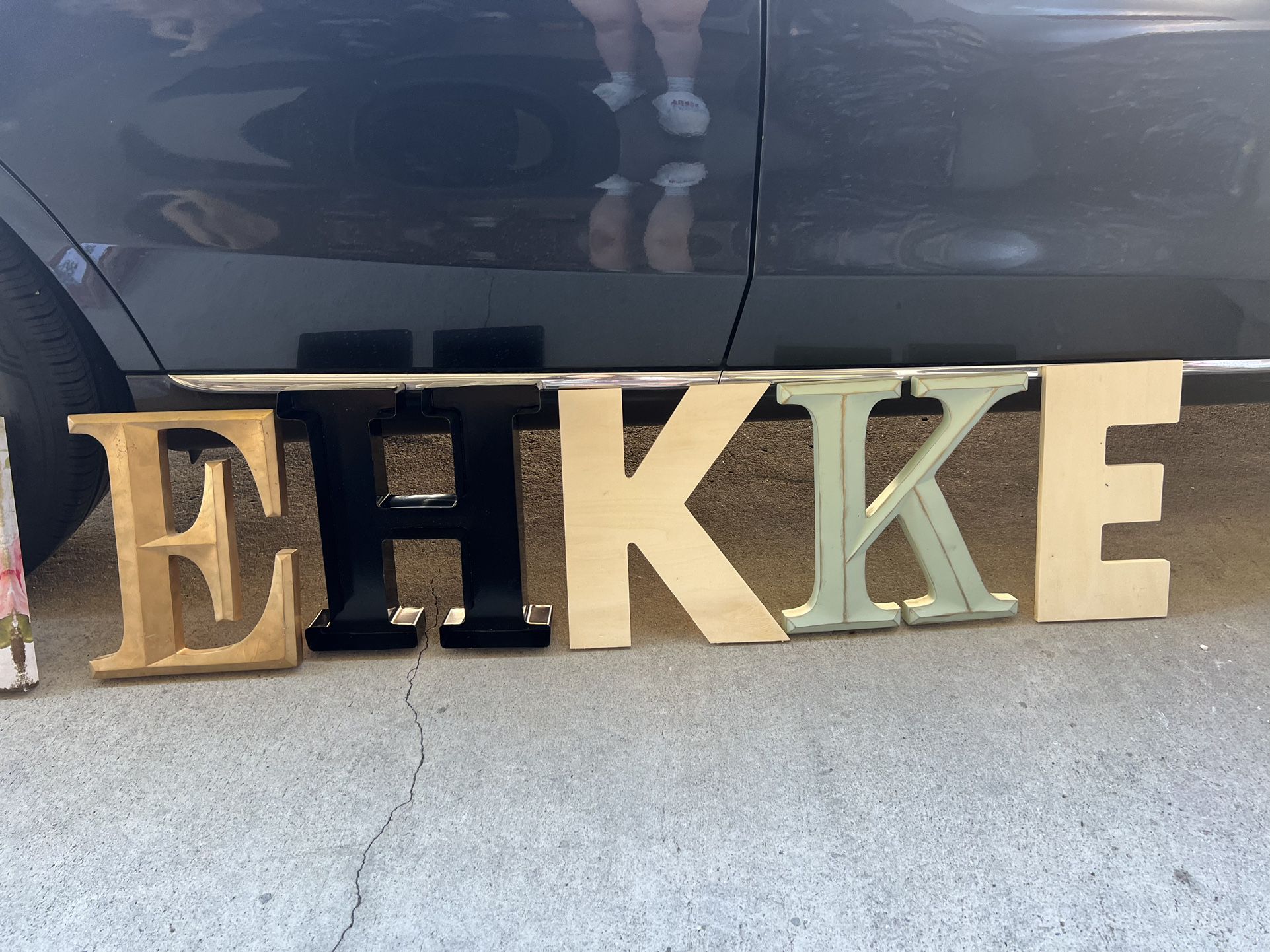 Assorted letters K & E 