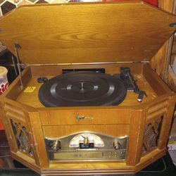 Recod Player/ CD Player/ Radio