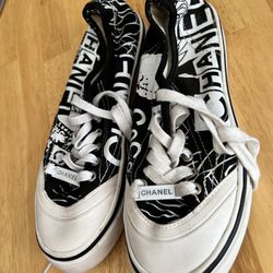 Chanel Converse size 7