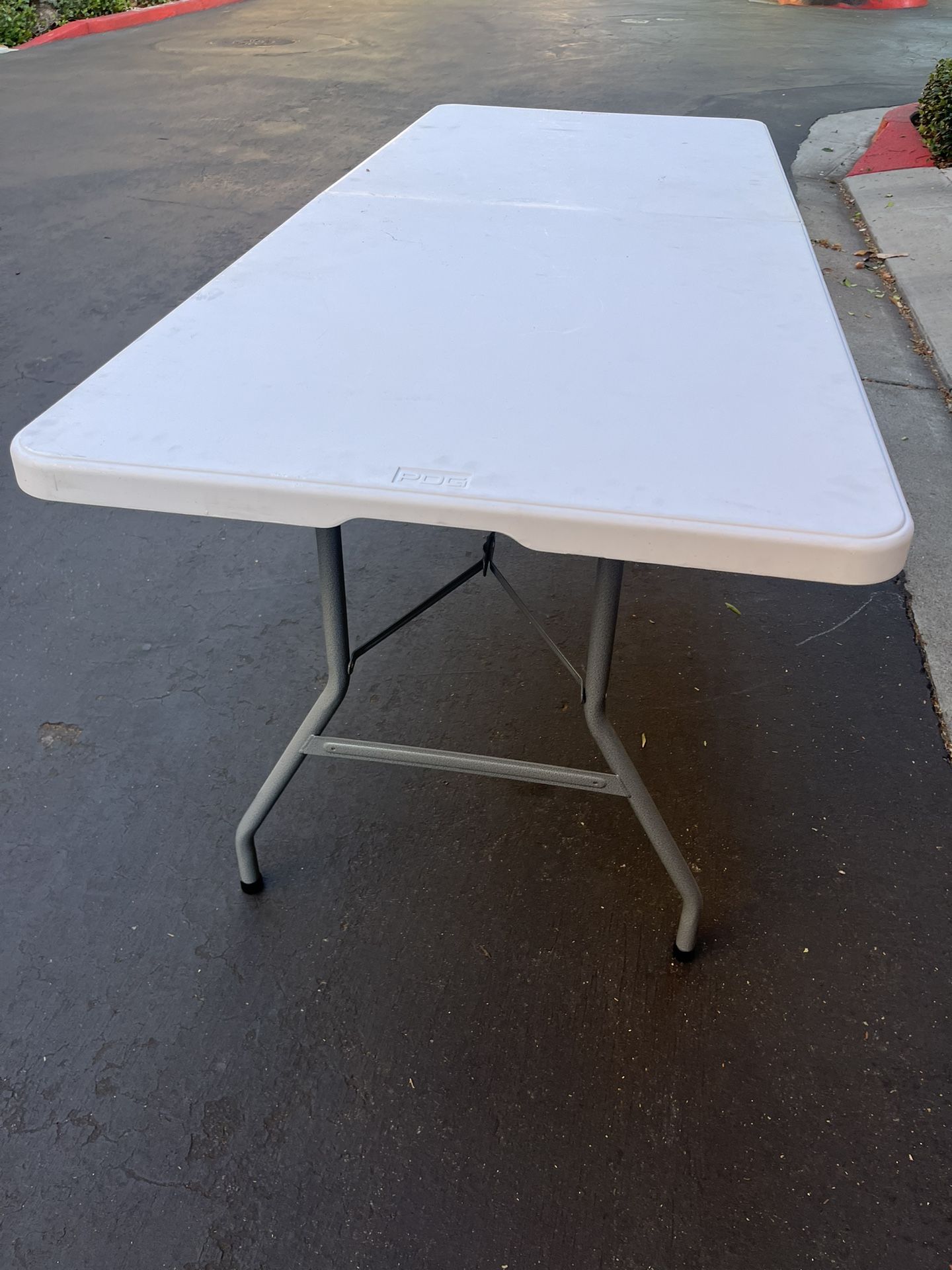 6 Ft Foldable Table