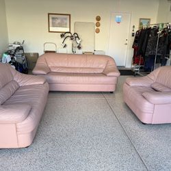 1980s Postmodern Italian salmon pink leather leather sofa and loveseat set (3 pieces )