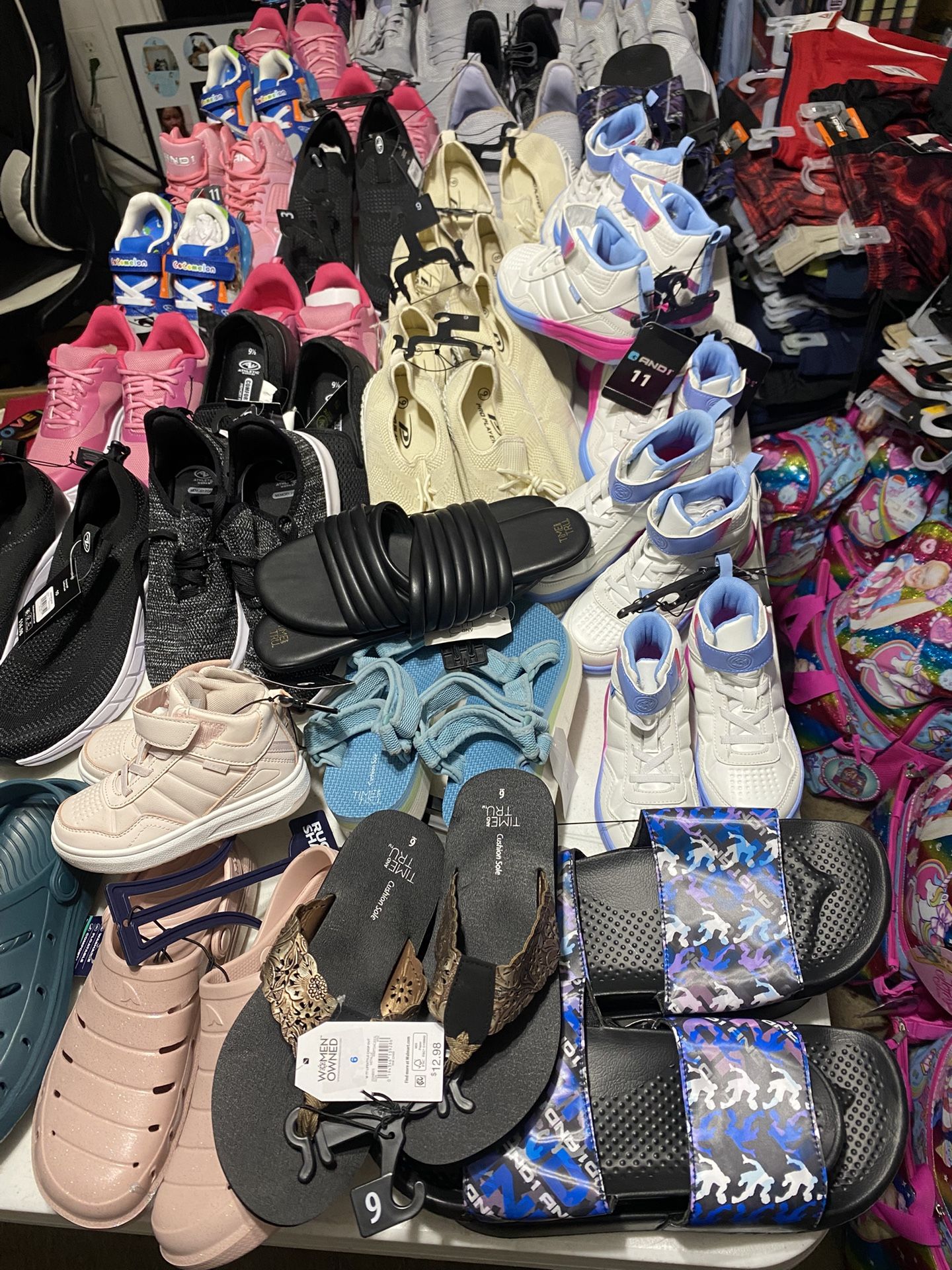 LOTS OF KIDS WOMEN MEN ATHLETIC SHOES