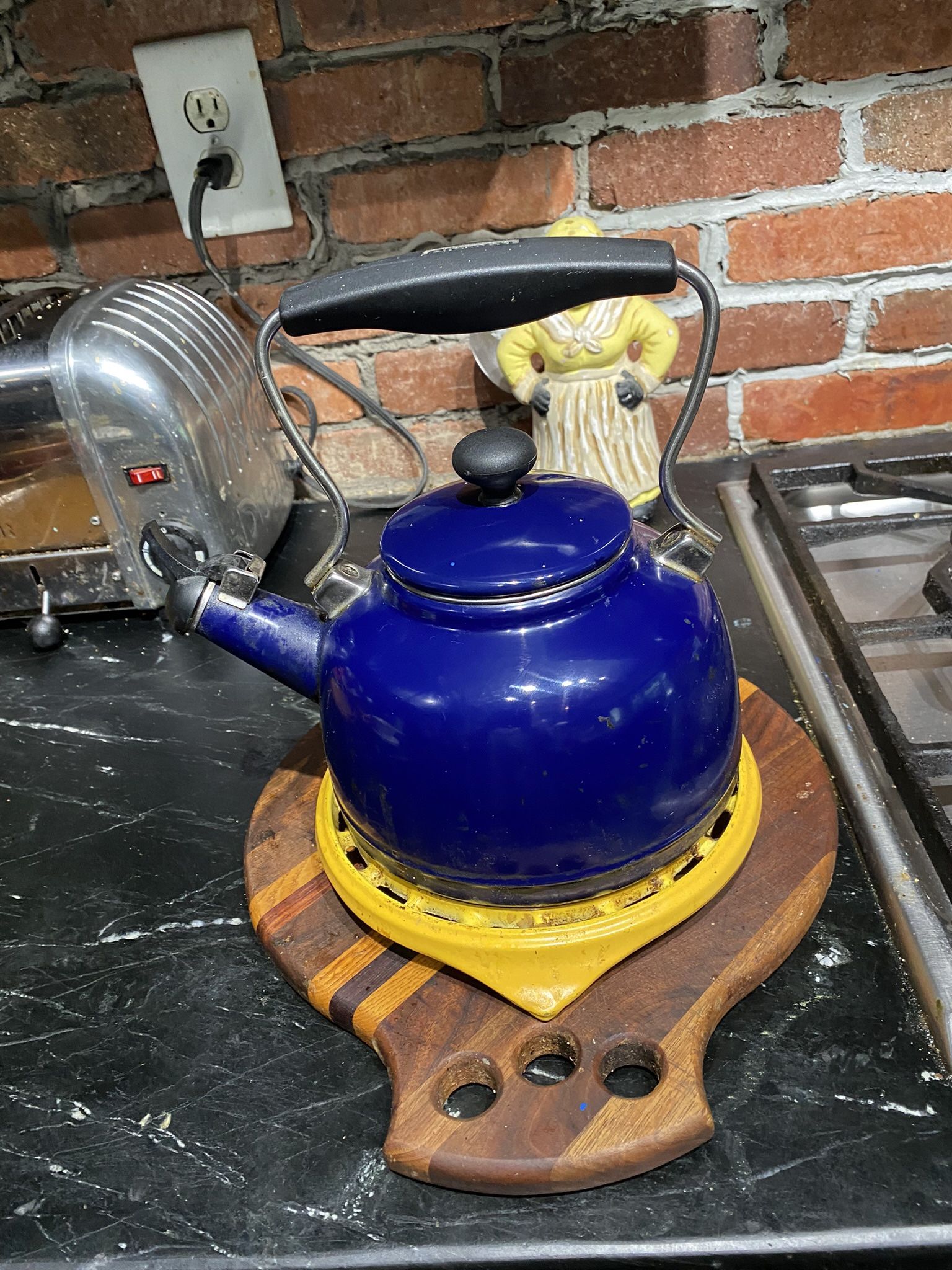 Beautiful Williams Sonoma Classic Chantal Blue Whistling Tea Kettle