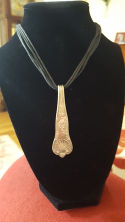 Adjustable 18in with silver peace