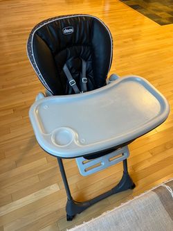 Chicco Polly Space-Saving Foldable High Chair for Babies and Toddlers