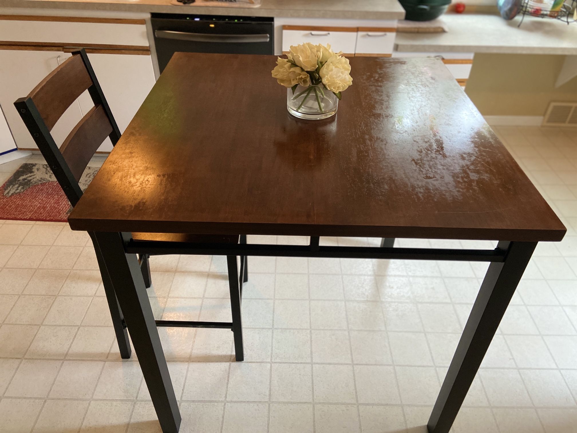 Breakfast room  Table And 4 Chairs 