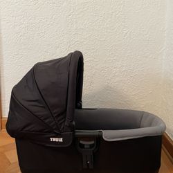 Like-new Thule Urban Glide Bassinet With Cover