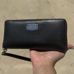 Michael Kors Black Leather Wristlet Wallet Purse Clutch 