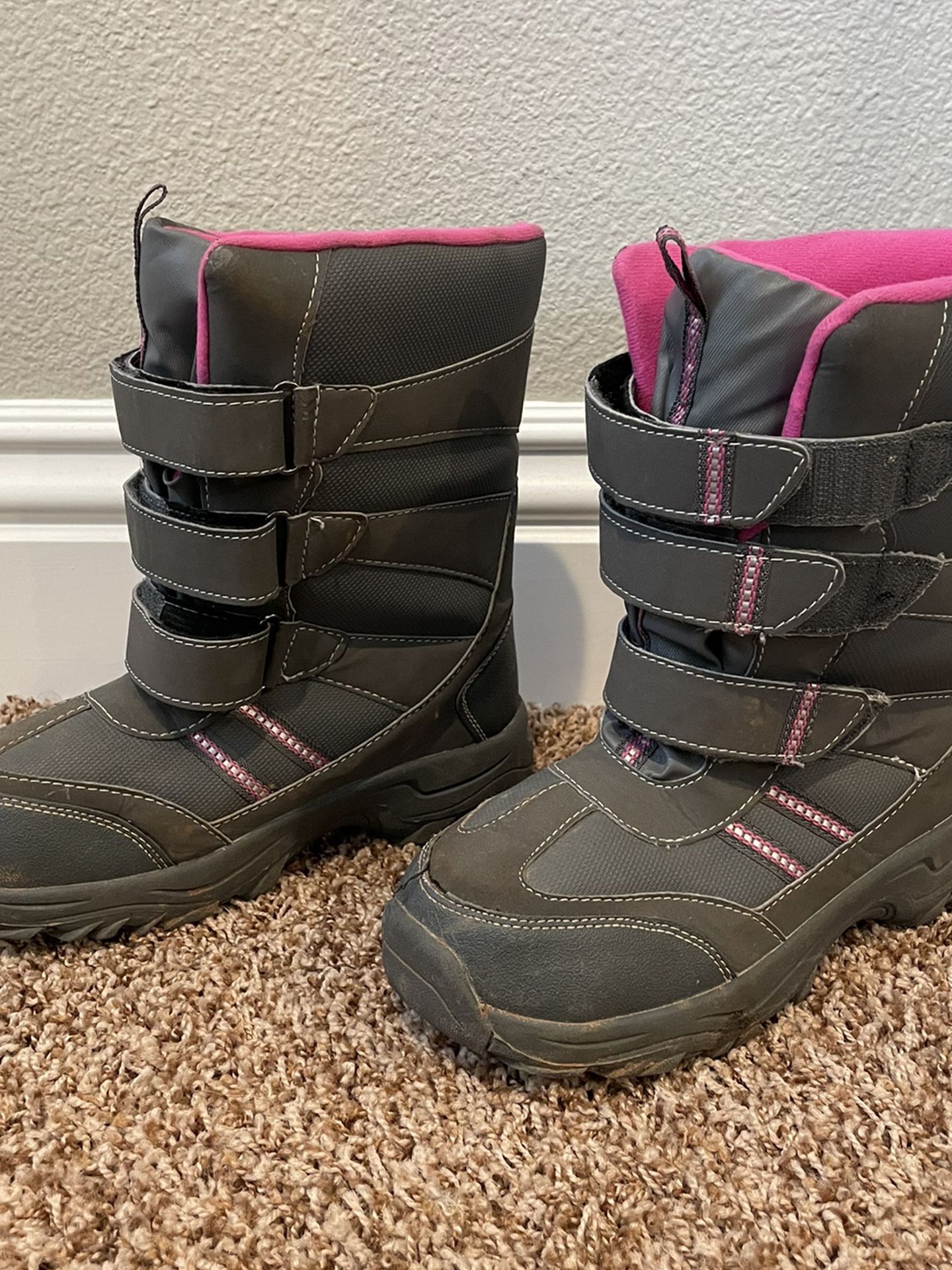 Girls Size 3 snow boots