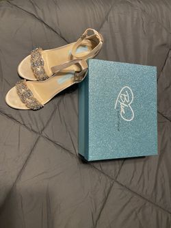 Betsy Johnson Gina Champagne Size 7.5
