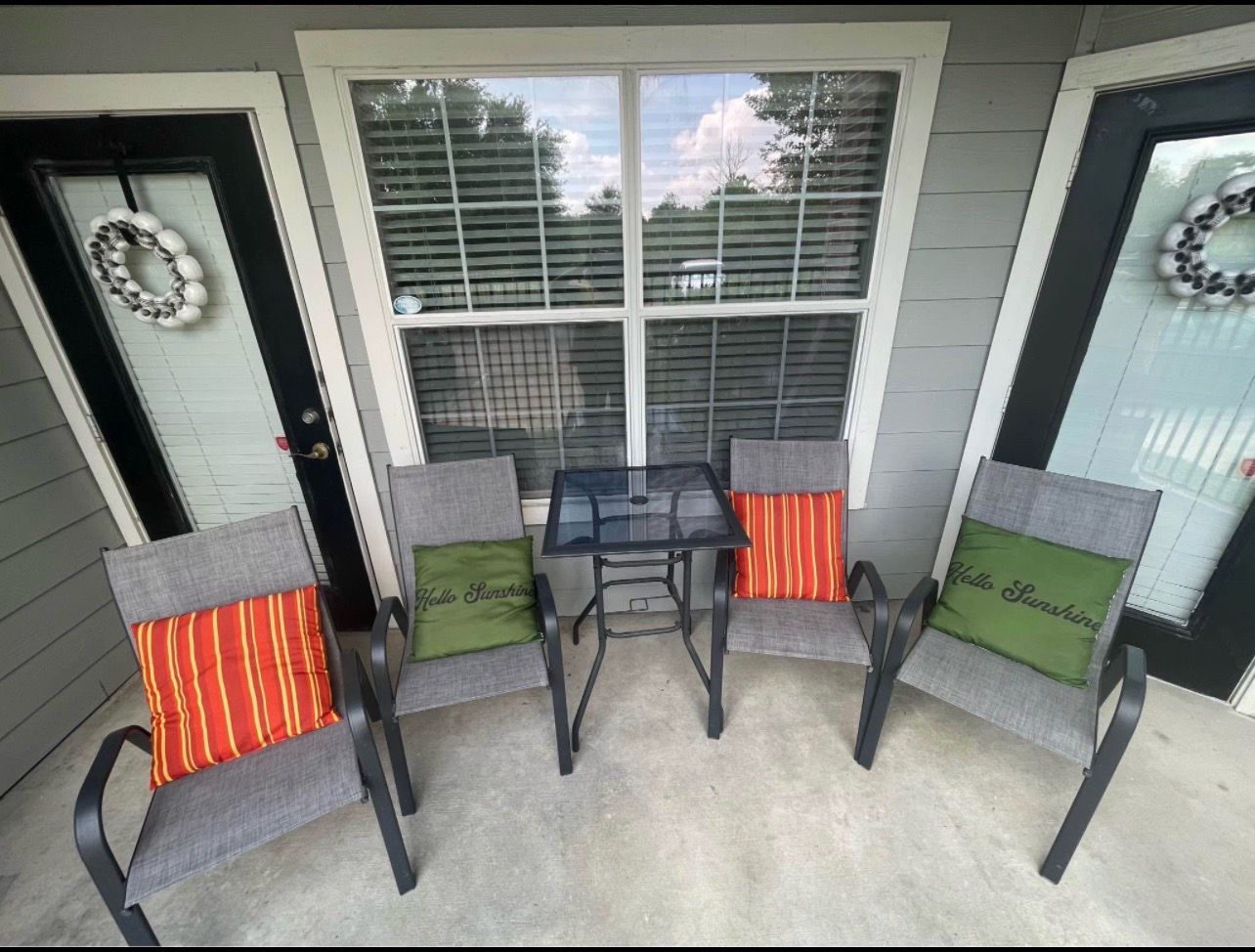 Patio Table w/ chairs
