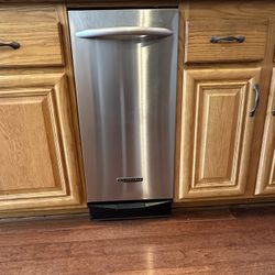 Kitchen Aid Compactor 