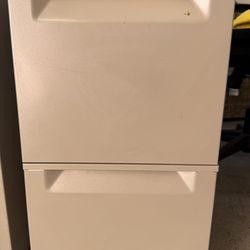 Filing cabinet with KEY