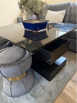 Used Living Room Set – Sectional, Coffee Table & Ottomans