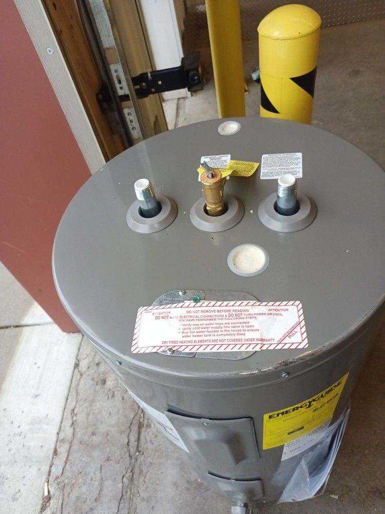 🔥 HOT WATER TANKS BRAND New Scratch And Dent Electric 20/40 Gal Available