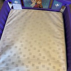 Toddler bed 