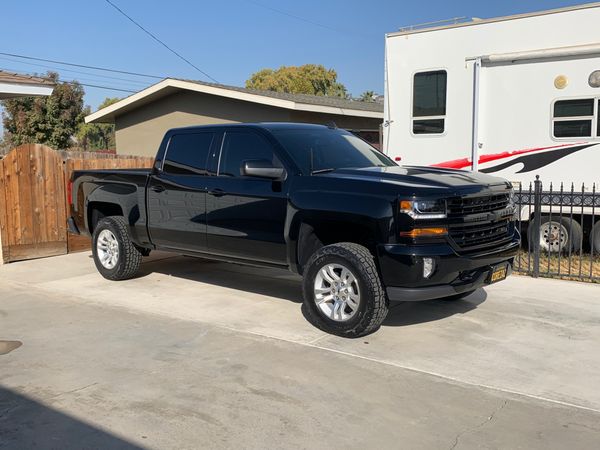 2018 Chevy Silverado z71 midnight edition for Sale in Lemoore, CA - OfferUp