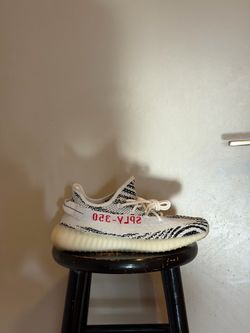 Yeezy 350 Zebra Size 9.5