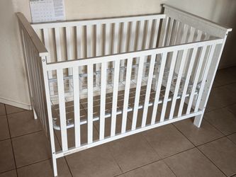 Delta Children’s 3 In 1 White Wood Baby Crib with Adjustable Mattress Frame  Size (LxWxH: 55” x 29.5” x 37”)