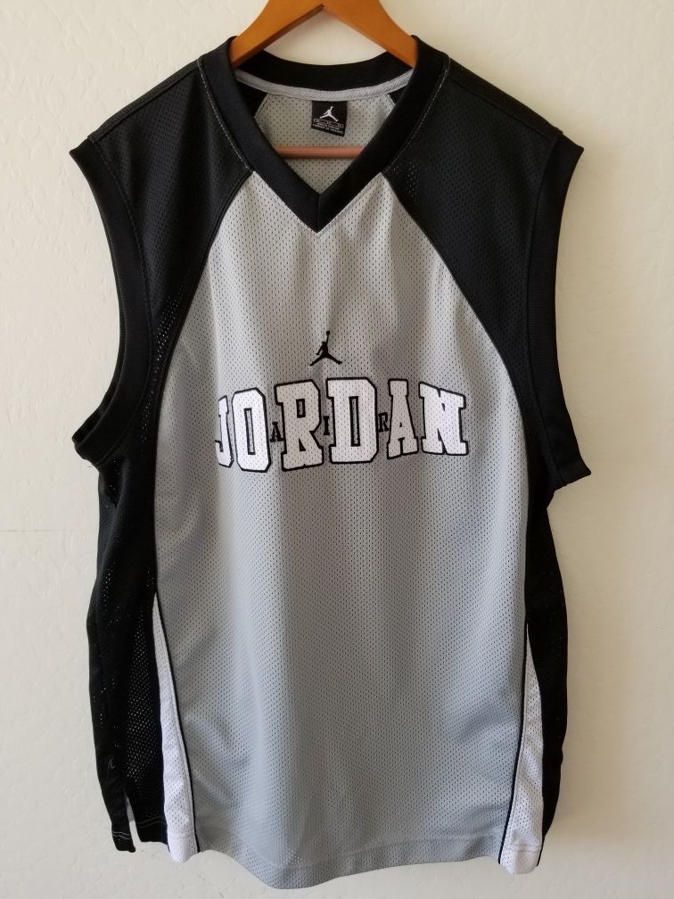 Michael Jordan Jersey #23 Size M for Sale in Denver, CO - OfferUp