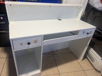 Wood. with Hutch and Drawers