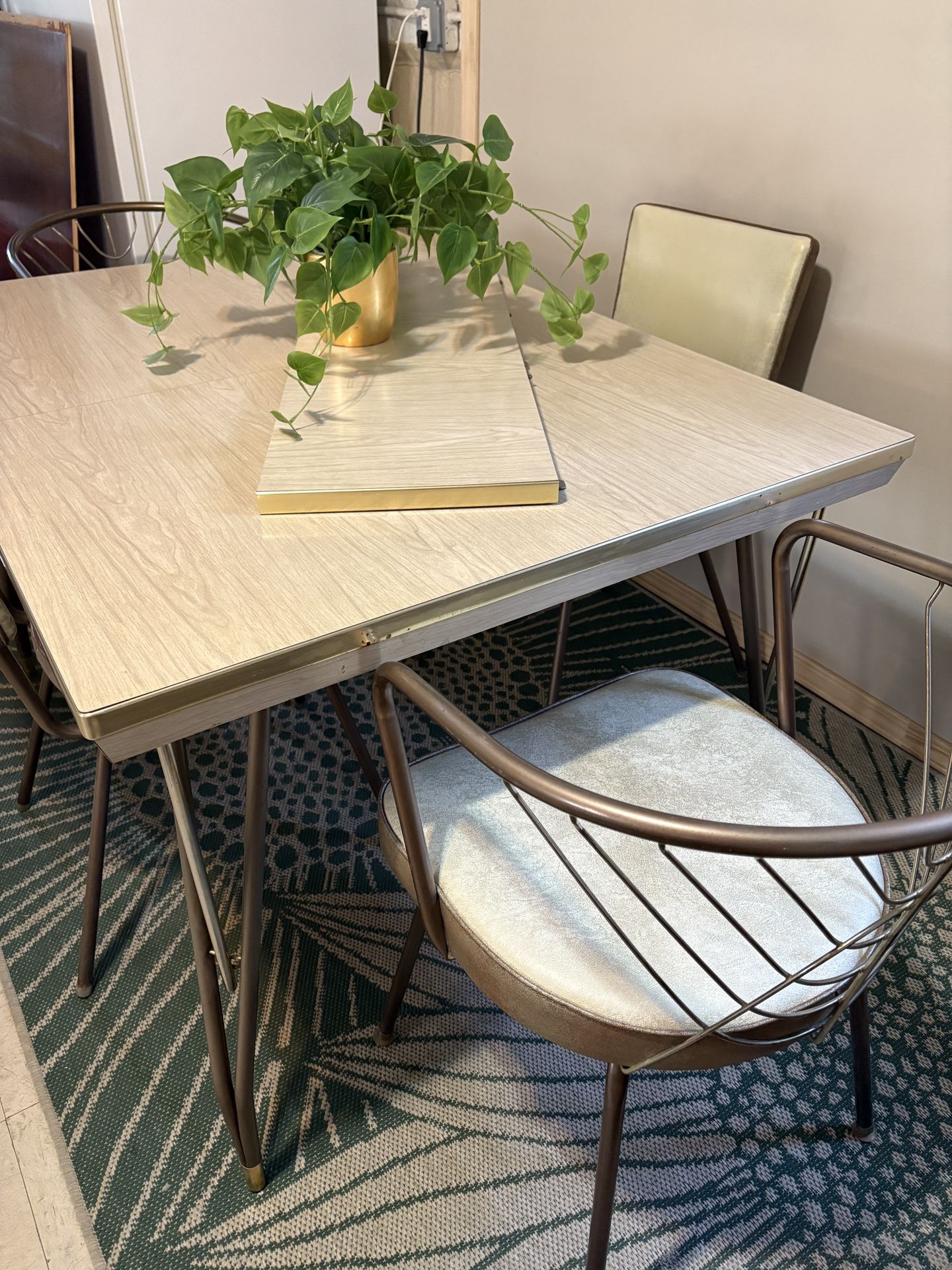 Retro Dinette