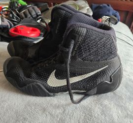 Size 10 Nike Tawa Flyknit Wrestling Shoes Black