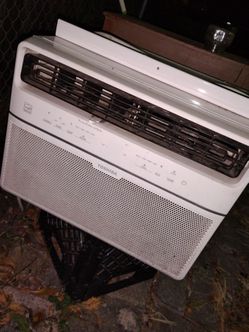 Toshiba Window Air Conditioner $500 air conditioner works good just needs a little cleaning which I already did