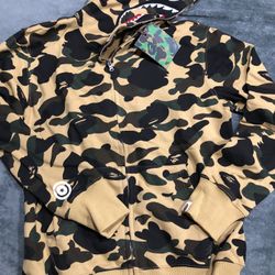 Bape Hoodie.   S,m,l