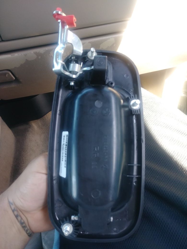 2004 gmc yukon right rear door handle
