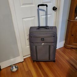 Skyway 4wheel Expandable Luggage Spinner 28