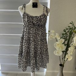 Black & White Floral Chiffon Sundress with Matching Earrings – Size Small – New Condition