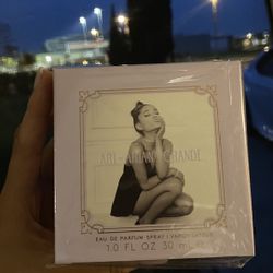Ariana Grande fragrance - 1 oz Eau de Parfum Spray