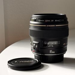 Like New Canon EF 85mm f/1.8 USM Portrait Prime Lens