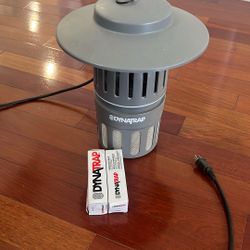DYNATRAP Mosquito Lamp + 2 Replacement Bulbs