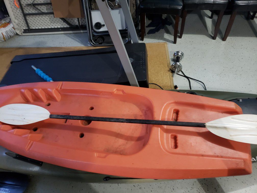 Youth kayak with paddle it just needs a cleaning