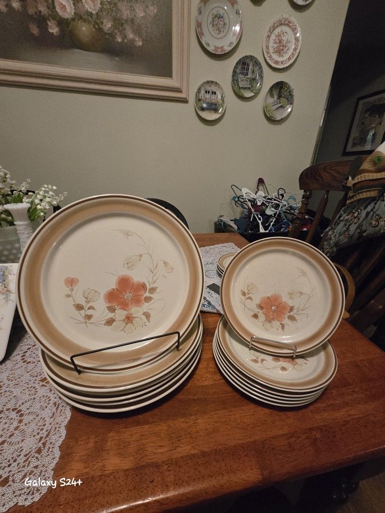 6 Place Setting. Vintage 1970s Watercolors By Hearthside