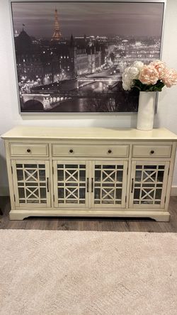 Entertainment center