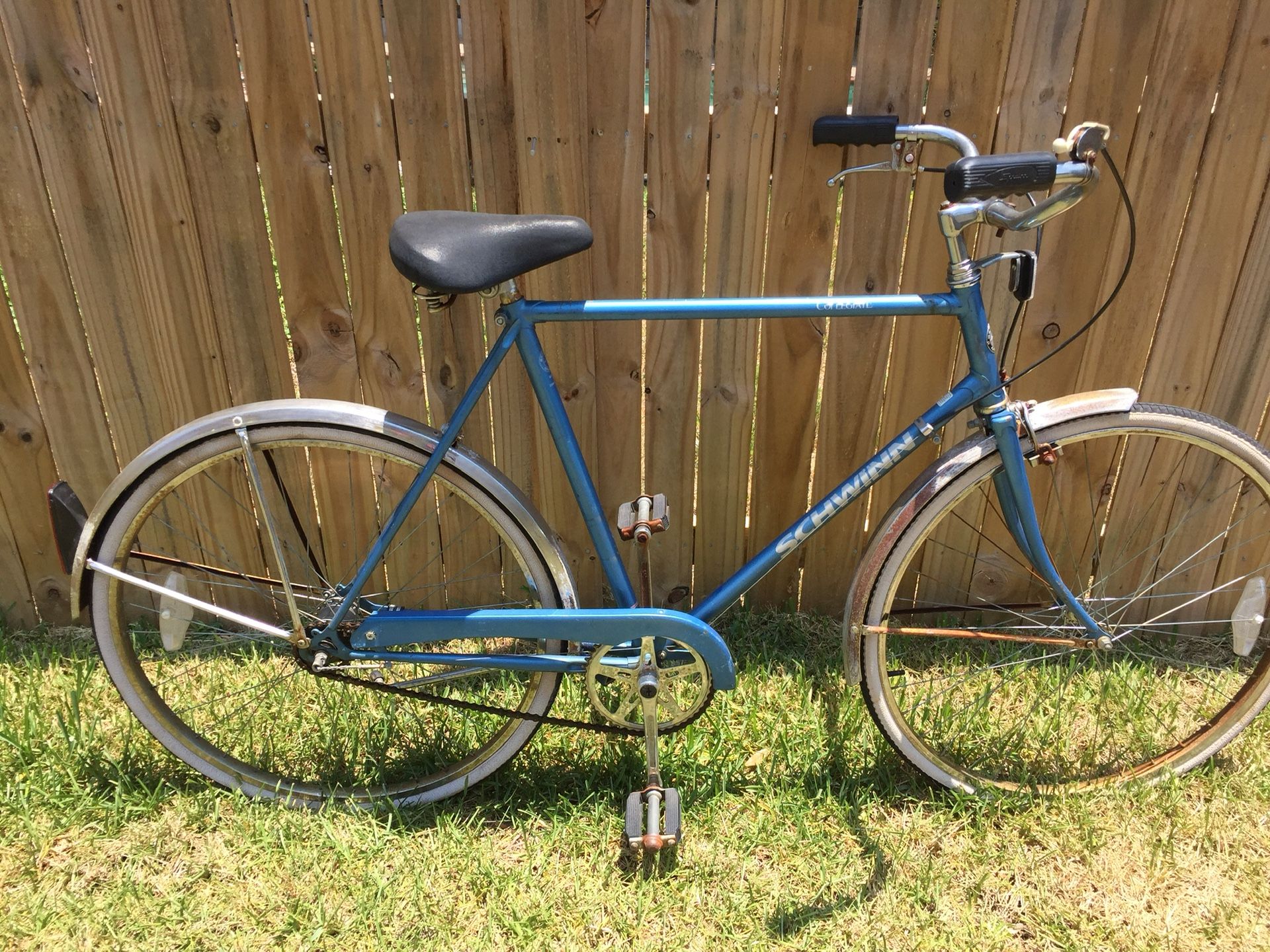 Schwinn bike collegiate 56 cm three speed with where coaster brake very