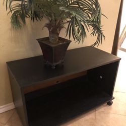 ENTERTAINMENT TV STAND 