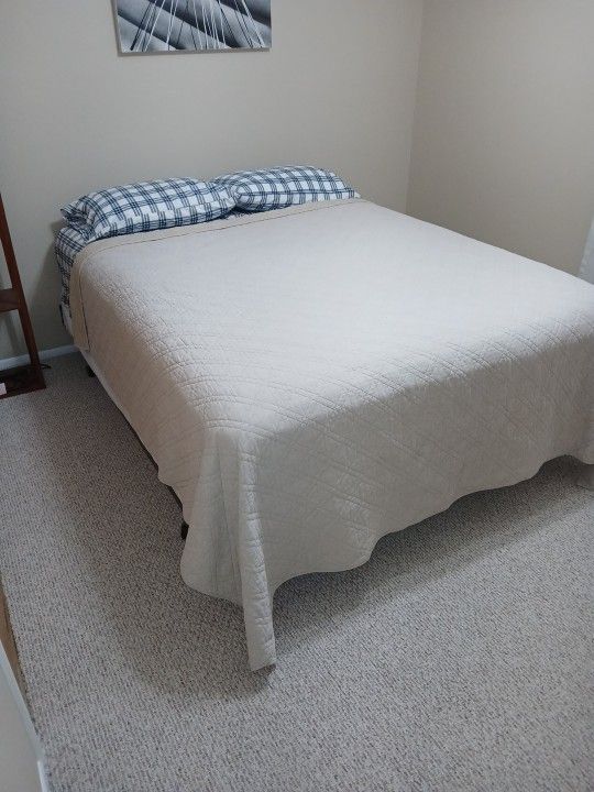 Gueen Bed With Frame