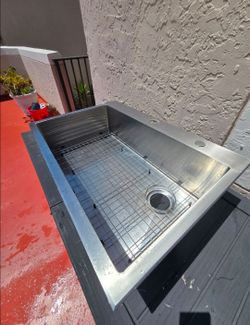 Stainless steel kitchen sink
