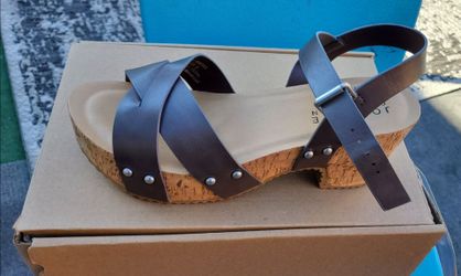 New Womens Shoes. Size 9